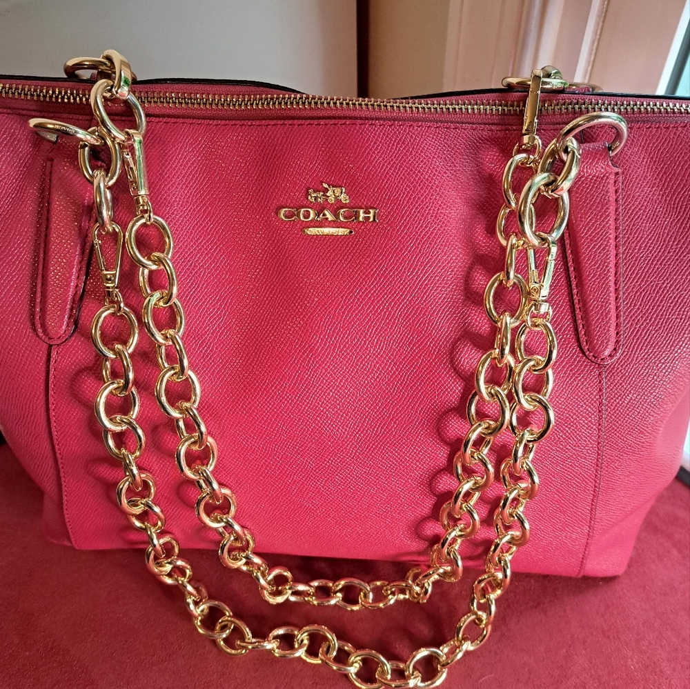 Coach Ava Pink Leather with Gold Chains Shoulder Bag Great Condition Like NEW 🥰